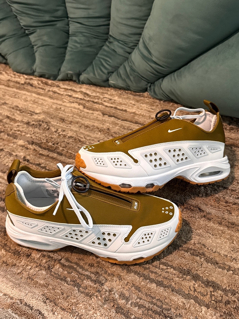 Nike Air Max Sunder SNDR sneakers
Olive Flak (Women's)